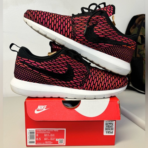 RARE - Nike Roshe Run Flyknit 'Fireberry' - Size 9 Men's - Picture 9 of 11